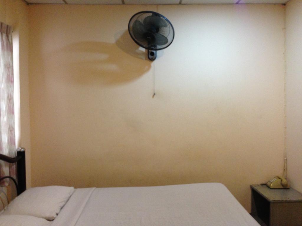 Hotel Traveller *